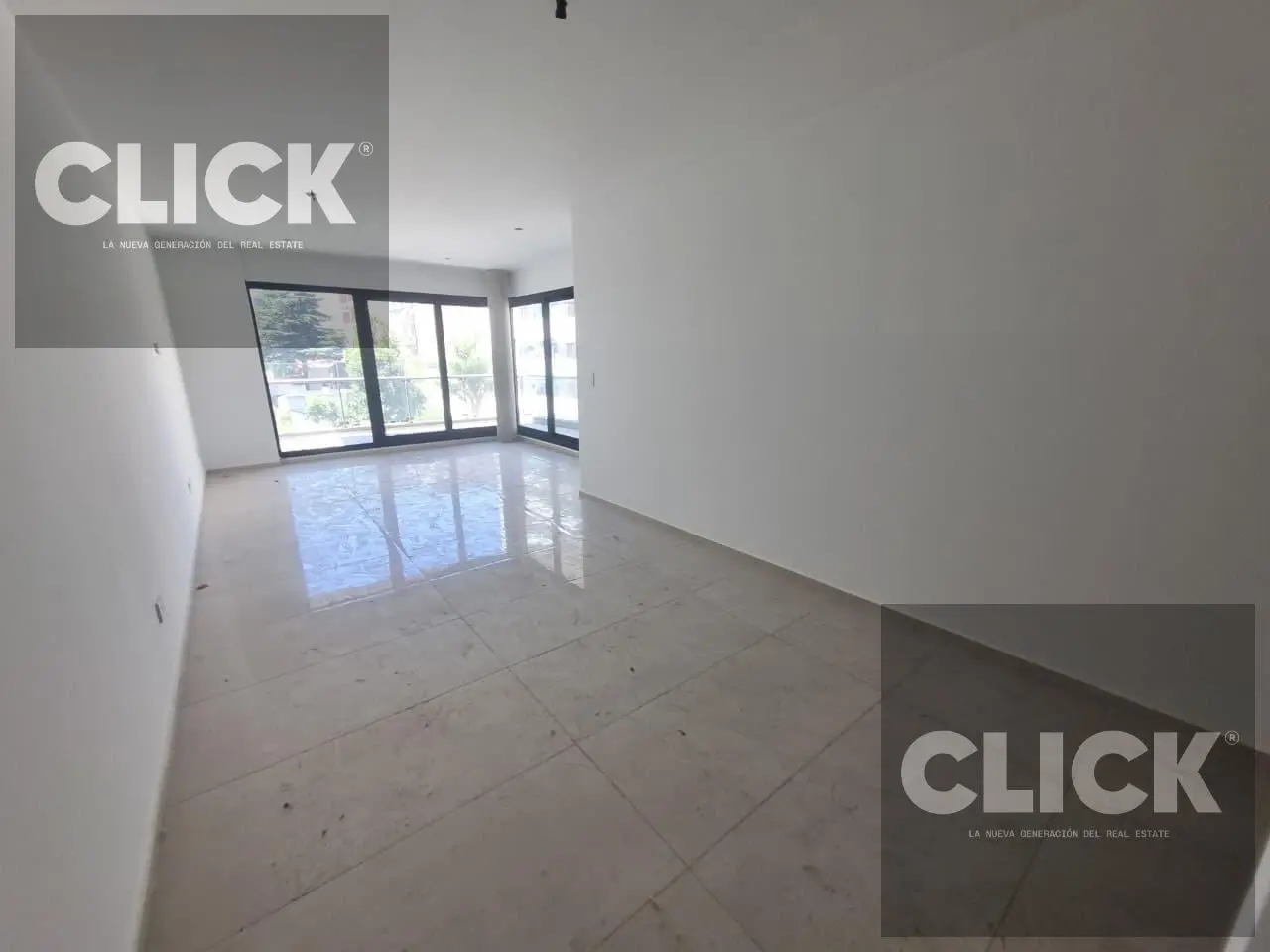 Venta - 4 ambientes con balcón - dependencia y cochera - Villa del Parque 2