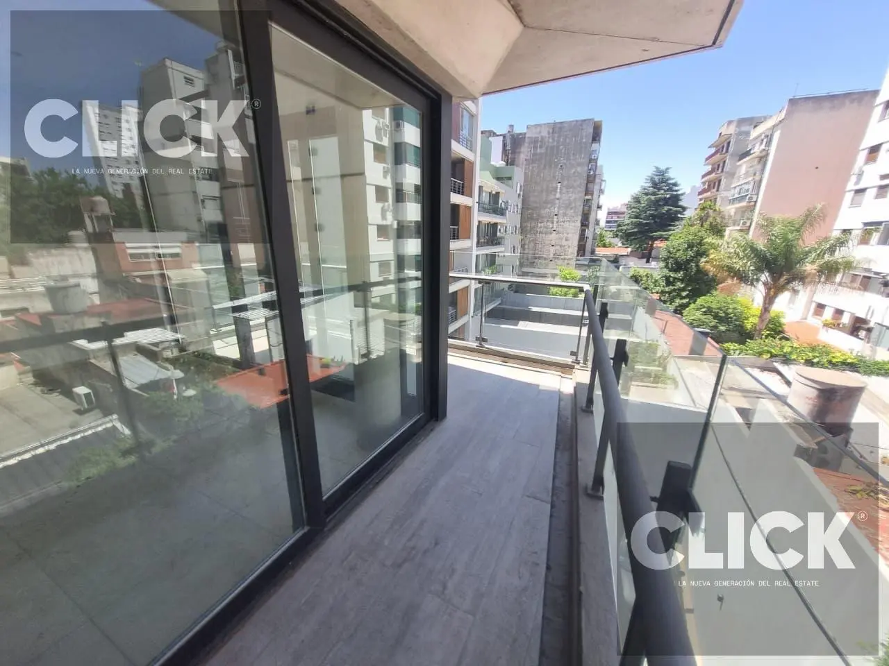 Venta - 4 ambientes con balcón - dependencia y cochera - Villa del Parque 4