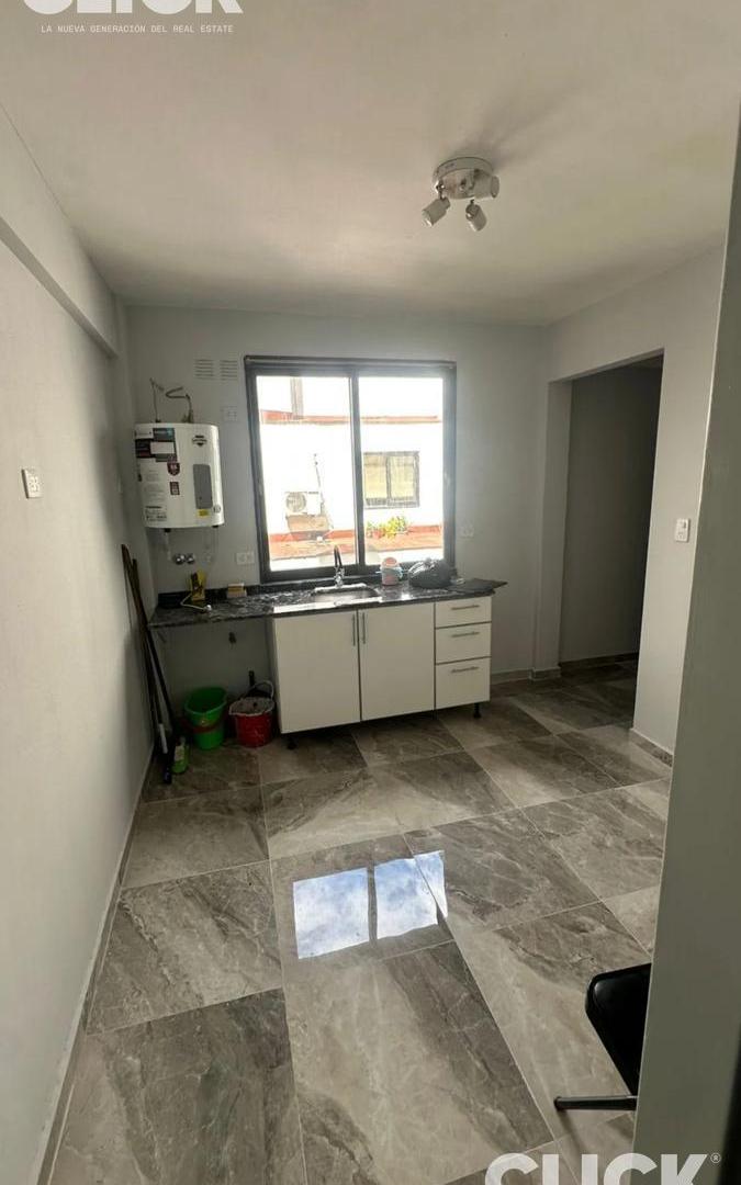 Venta - Departamento de 2 ambientes - a nuevo - piso alto - todo luz - Once