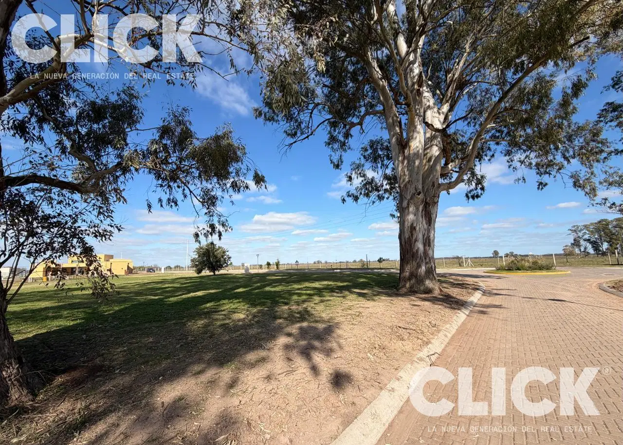 Lote en VENTA a la laguna en Barrio Privado Santa Clara al Sur 5