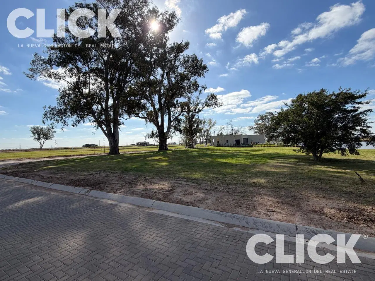 Lote en VENTA a la laguna en Barrio Privado Santa Clara al Sur 2
