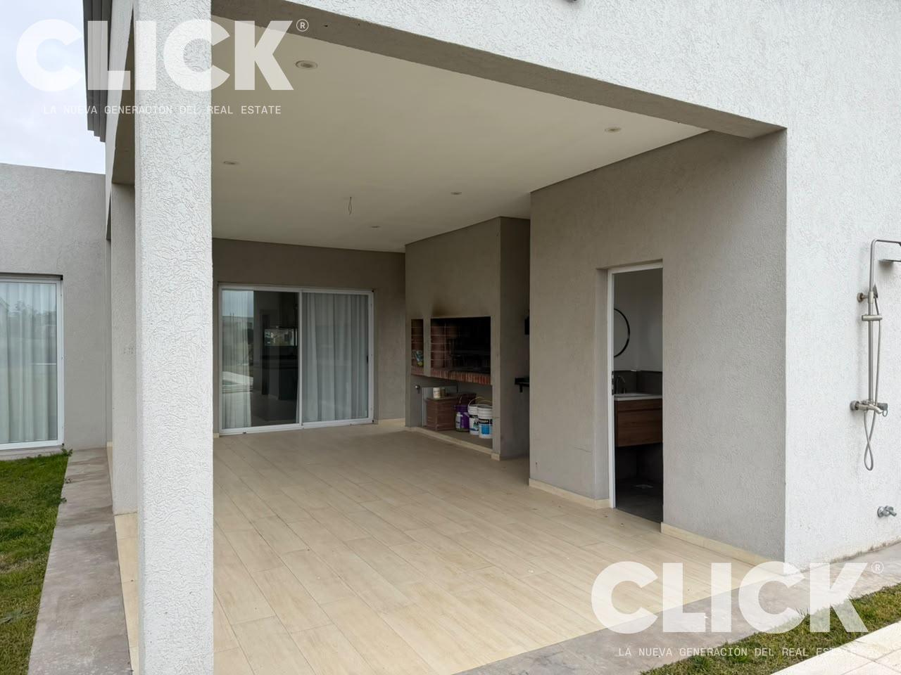 Foto de Casa 4 ambientes con vista al lago en alquiler en Barrio Privado Lagos, imagen 2
