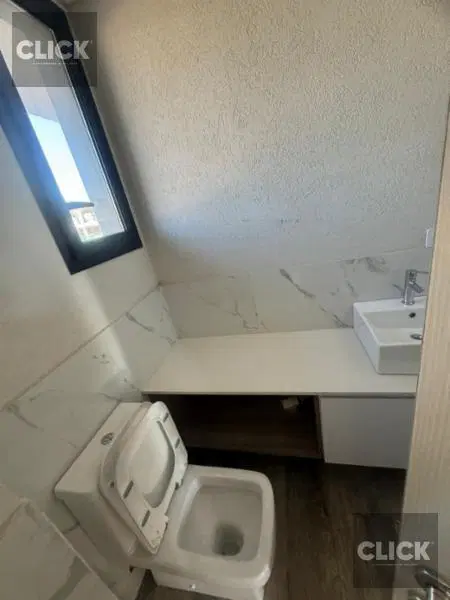 Casa 6 ambientes en venta en Terralagos 8