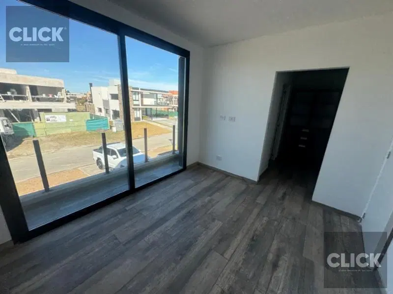Casa 6 ambientes en venta en Terralagos 5