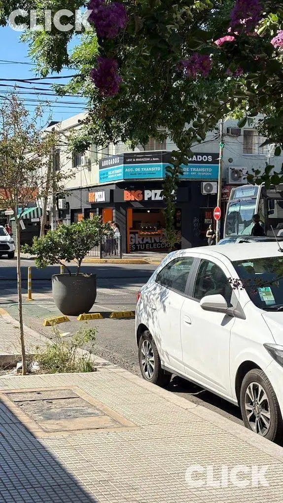 Local en venta excelente esquina Munro 4