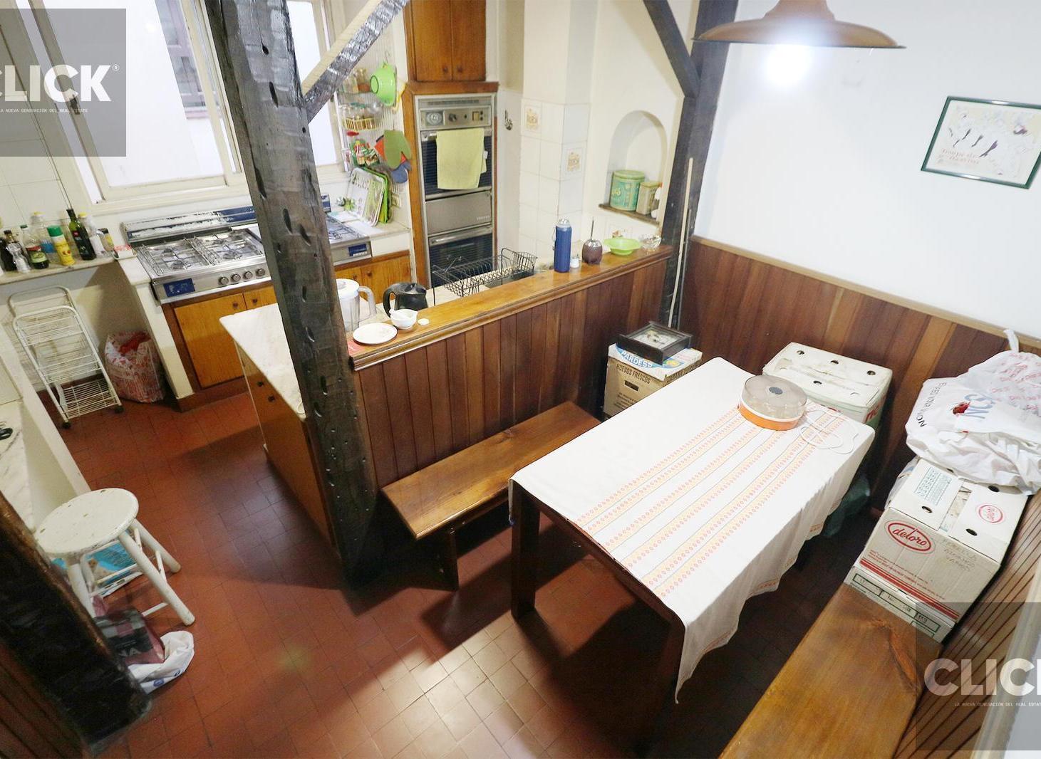 Foto de Venta - 6 Ambientes con Dependencia - Terraza con parrilla - Quincho, imagen 2