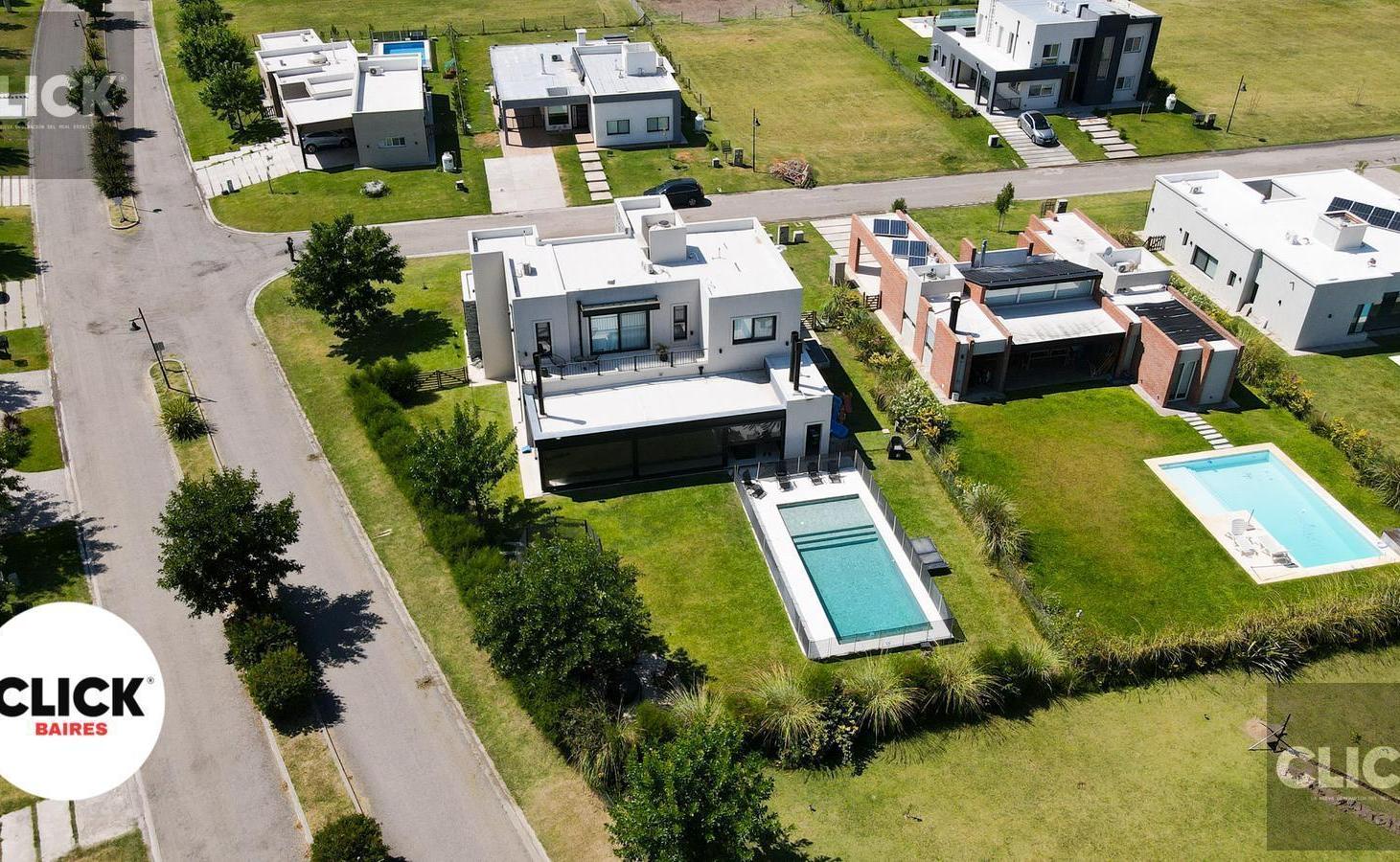Foto de Casa 6 ambientes en venta en Barrio San Lucas con piscina, imagen 1