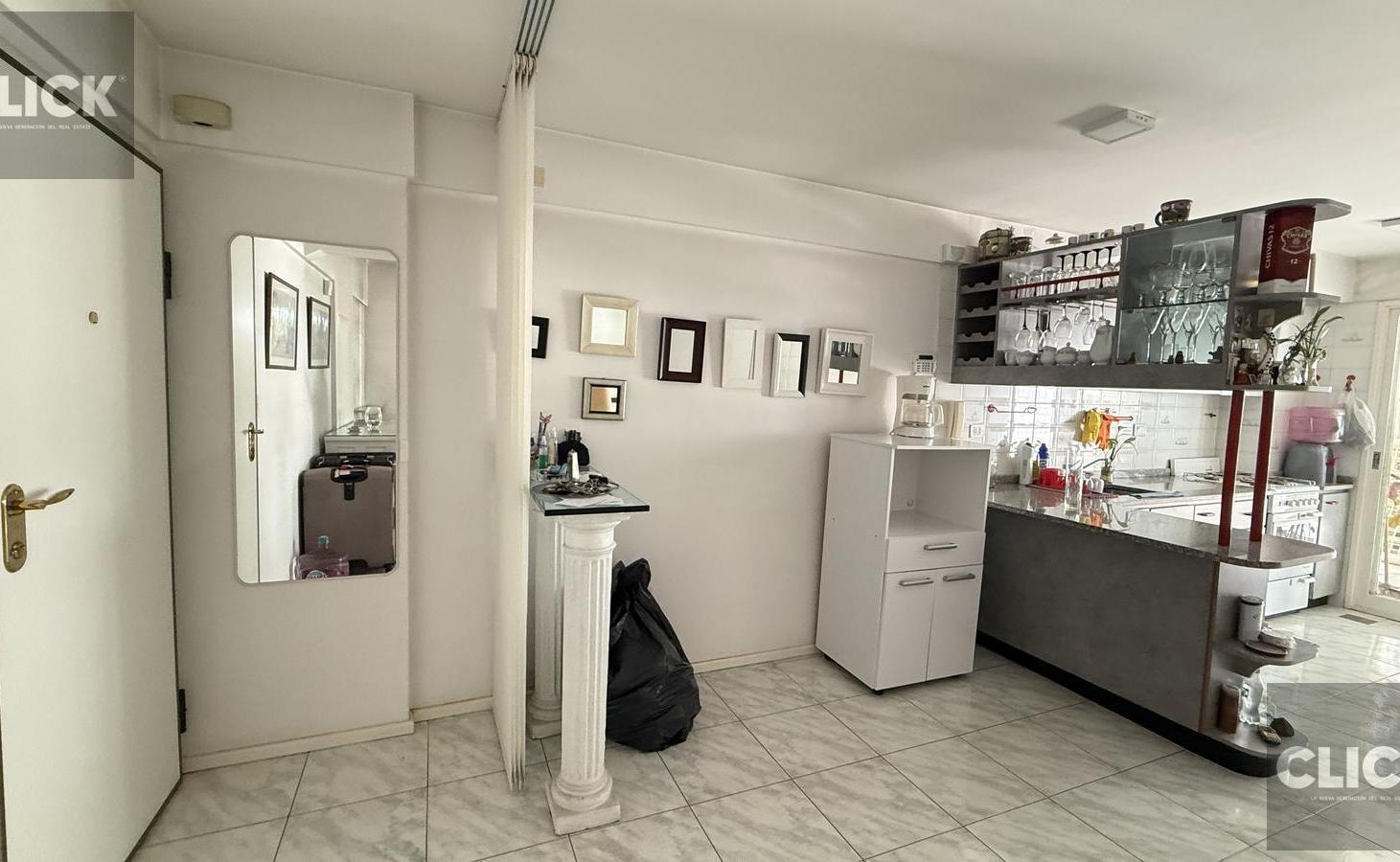 Foto de VENTA - 2 AMBIENTES JARDIN DE INVIERNO - PATIO CON PARRILLA - COCHERA, imagen 1