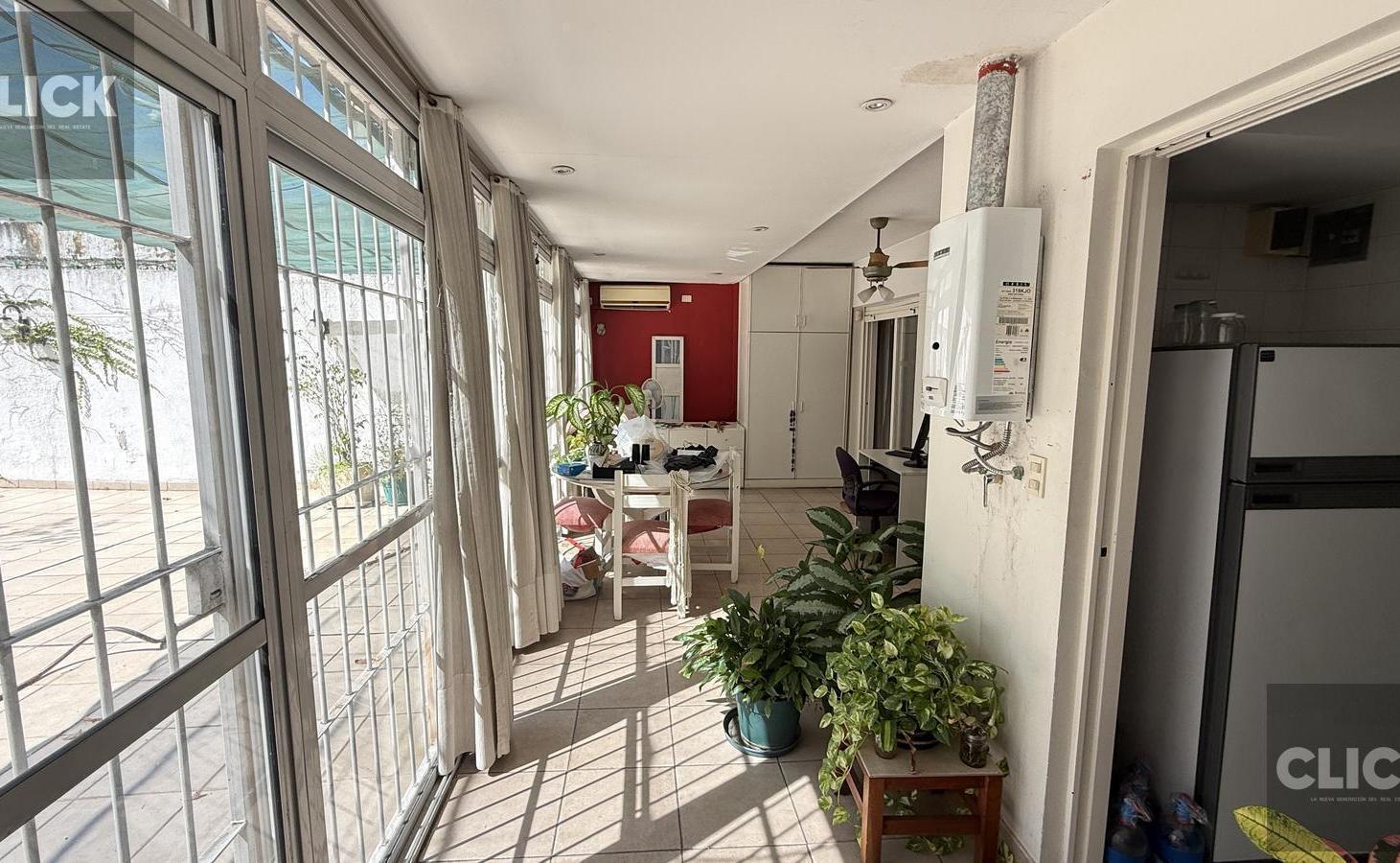 Foto de VENTA - 2 AMBIENTES JARDIN DE INVIERNO - PATIO CON PARRILLA - COCHERA, imagen 4