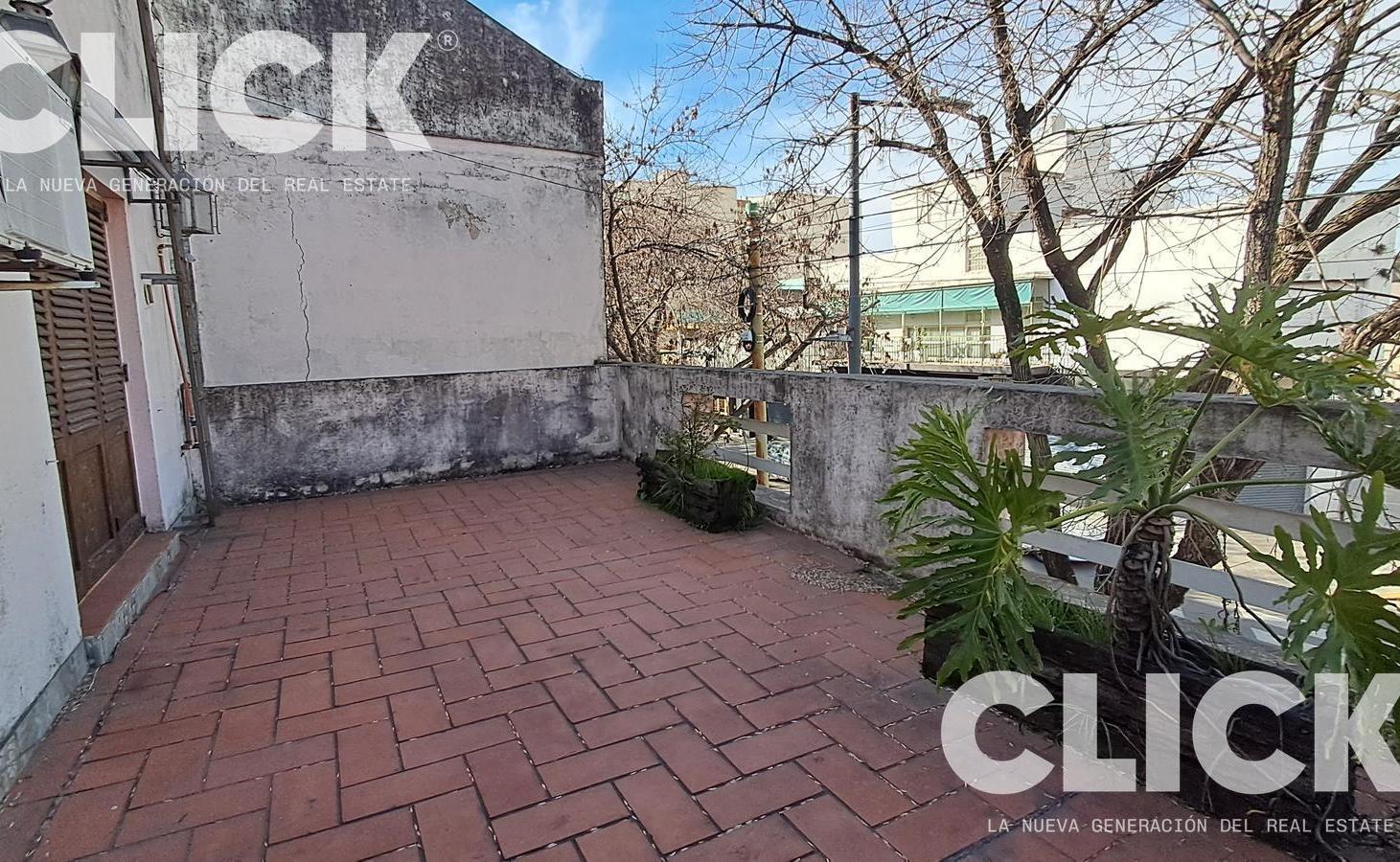 Foto de VENTA - CASA 7 AMBIENTES - LINIERS, imagen 2