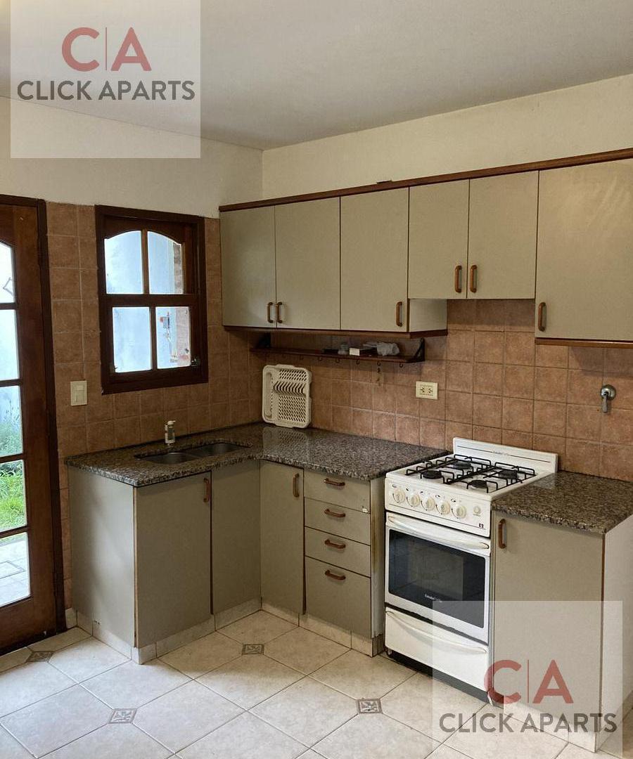Foto de Alquiler- Casa en duplex de 3 pisos con patio y cochera - Saavedra, imagen 1