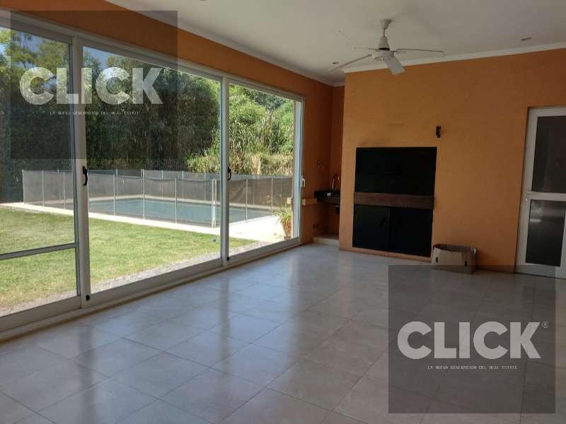 Foto de Venta - Casa de 6 dormitorios en Country Club San Carlos - Malvinas, imagen 2