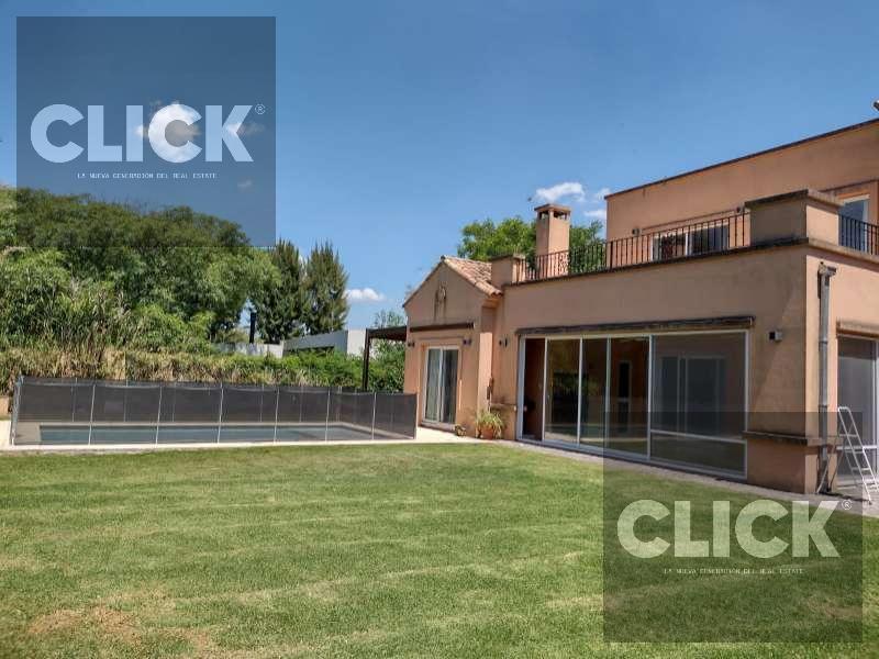Foto de Venta - Casa de 6 dormitorios en Country Club San Carlos - Malvinas, imagen 1
