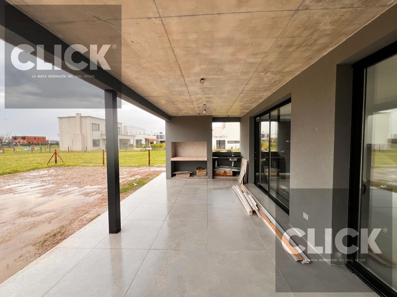 Foto de Venta - Casa 5 ambientes a Estrenar en barrio privado Puertos del Lago, imagen 2