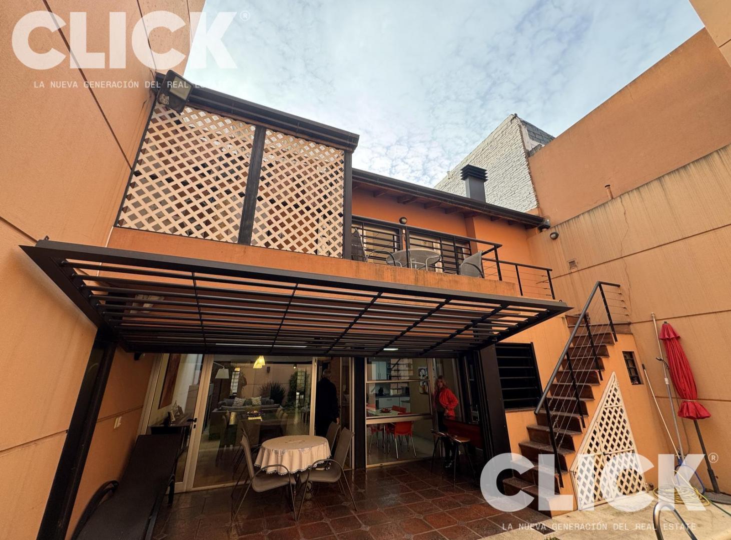 Foto de Venta - Casa 6 Ambientes - Jardín - Pileta - Garage cub/desc - Quincho, imagen 3