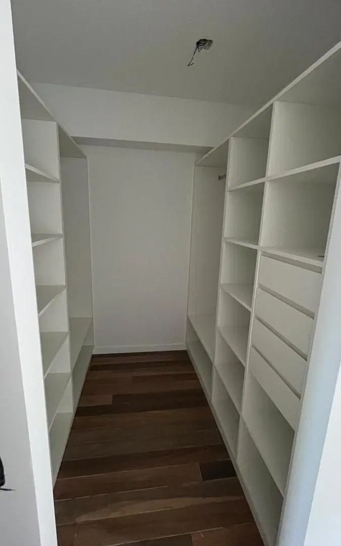 VENTA EXCLUSIVO DEPARTAMETNO A ESTRENAR 3 DORMITORIOS, COCHERA, FRENTE A PARQUE INDEPENDENCIA 5