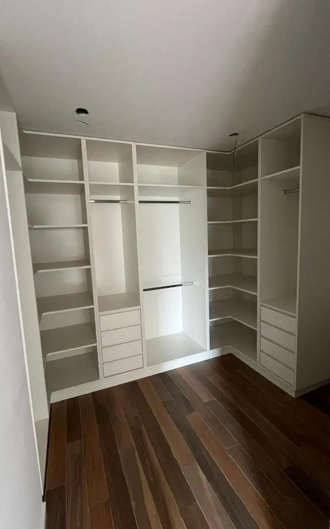 VENTA EXCLUSIVO DEPARTAMETNO A ESTRENAR 3 DORMITORIOS, COCHERA, FRENTE A PARQUE INDEPENDENCIA 8