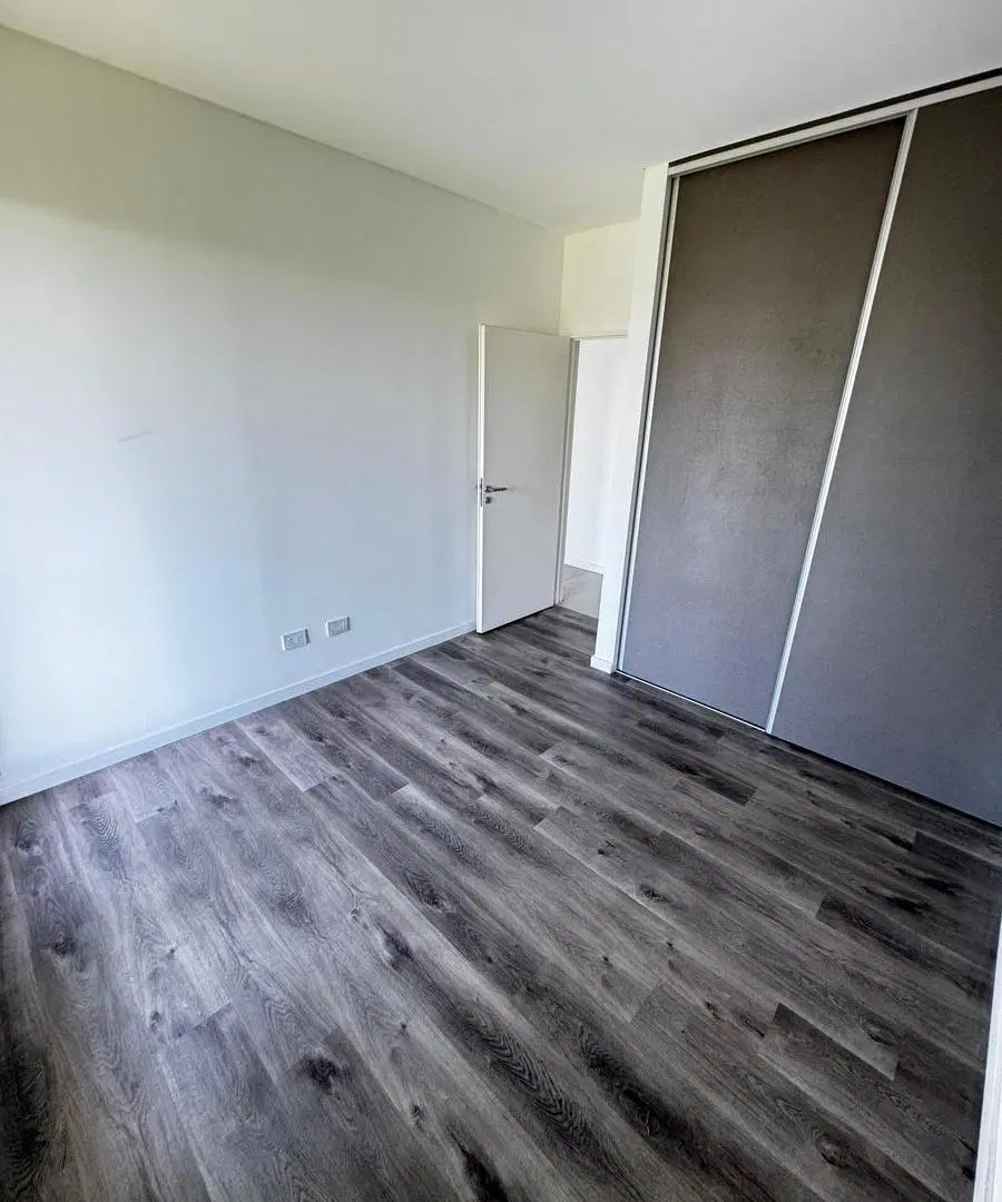 VENTA DEPARTAMENTO DOS DORMITORIOS. CONDOMINIO 8 SAUCES. FUNES 2