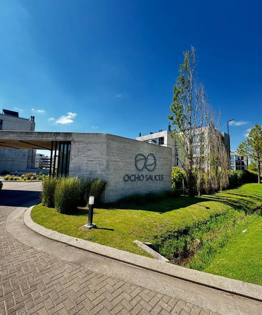 VENTA DEPARTAMENTO DOS DORMITORIOS. CONDOMINIO 8 SAUCES. FUNES 1