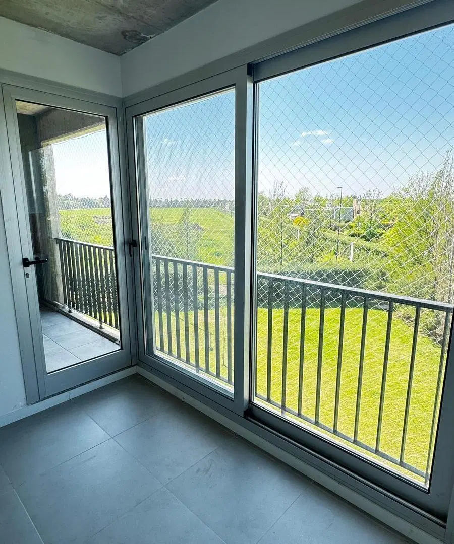 VENTA DEPARTAMENTO DOS DORMITORIOS. CONDOMINIO 8 SAUCES. FUNES 5