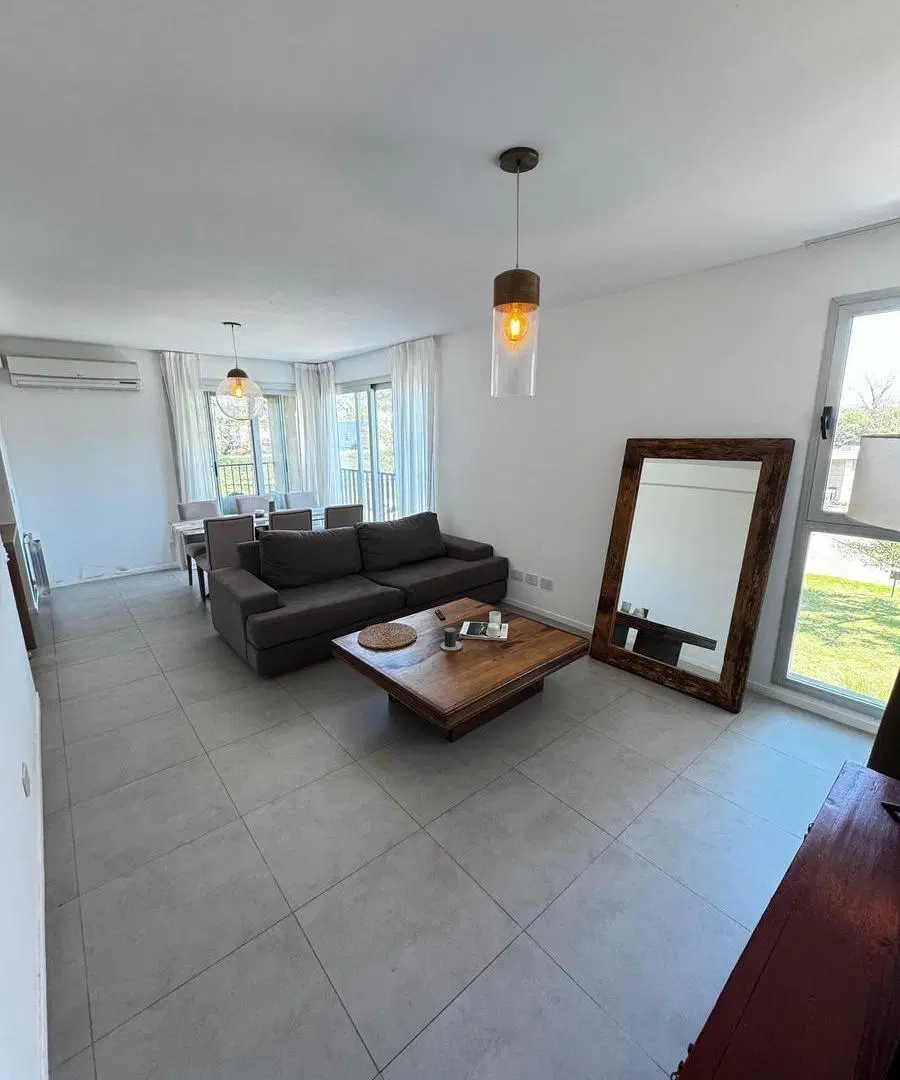 VENTA DEPARTAMENTO 3 DORMITORIOS. COCHERA. CONDOMINIO 8 SAUCES 2