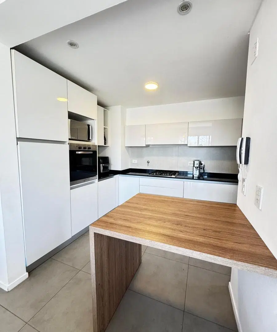 VENTA DEPARTAMENTO 3 DORMITORIOS. COCHERA. CONDOMINIO 8 SAUCES 3