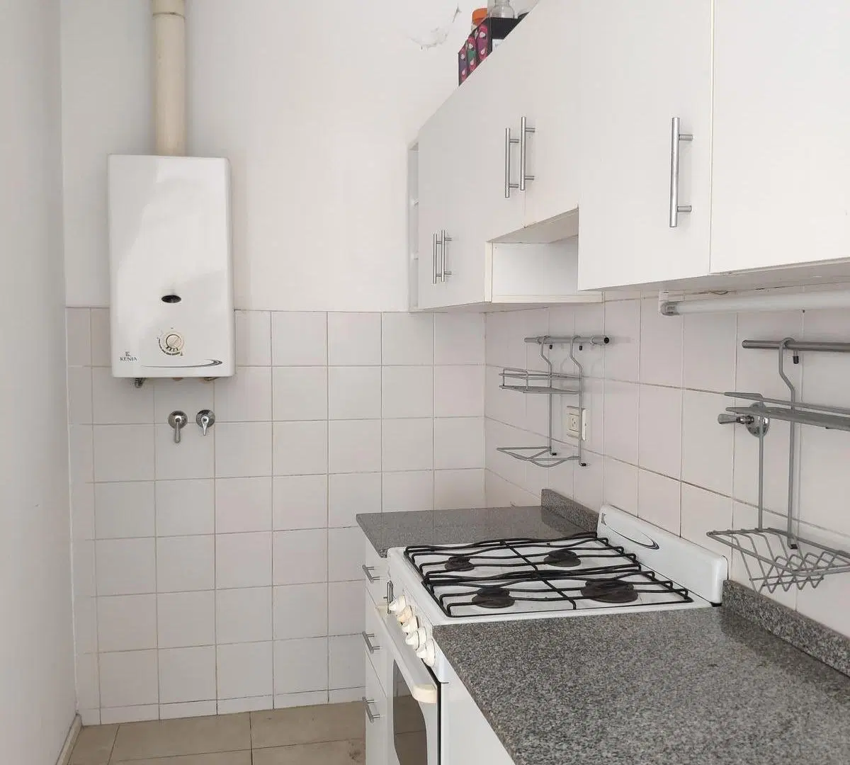 Venta Departamento de Pasillo, Un Dormitorio, Segundo Piso por escalera. Excelente Zona 4