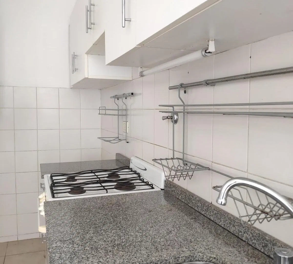 Venta Departamento de Pasillo, Un Dormitorio, Segundo Piso por escalera. Excelente Zona 5