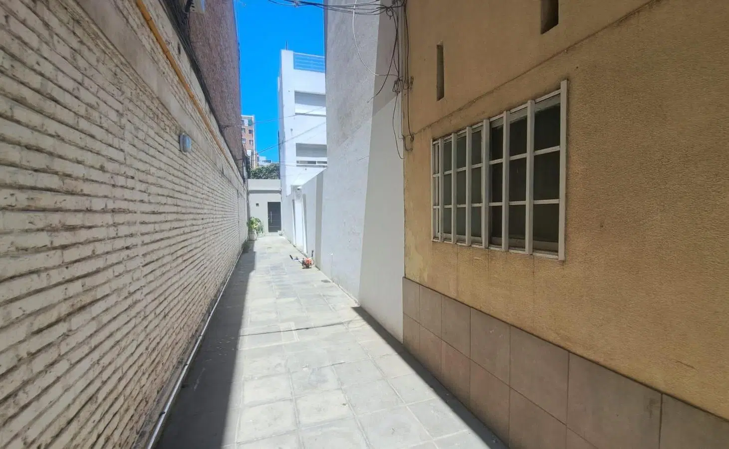 Venta Departamento de Pasillo, Un Dormitorio, Segundo Piso por escalera. Excelente Zona 2