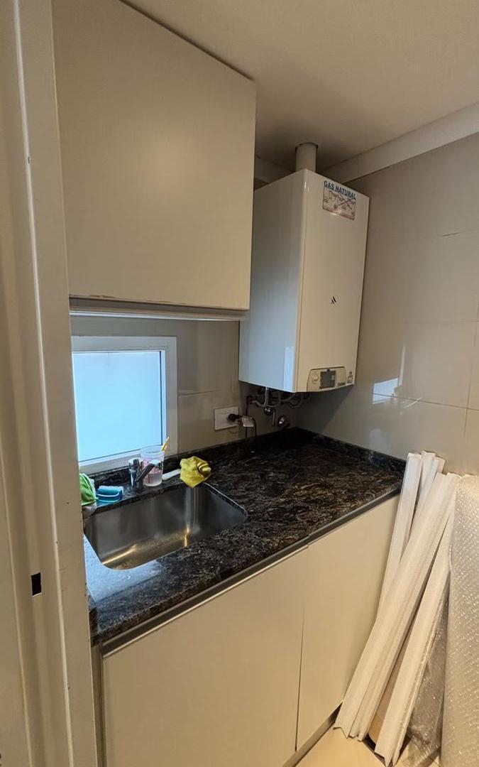 Foto de VENTA AMPLIO DPTO. 1 DORMITORIO. VISTA RÍO. COCHERA Y BAULERA. AMENITIES, imagen 1