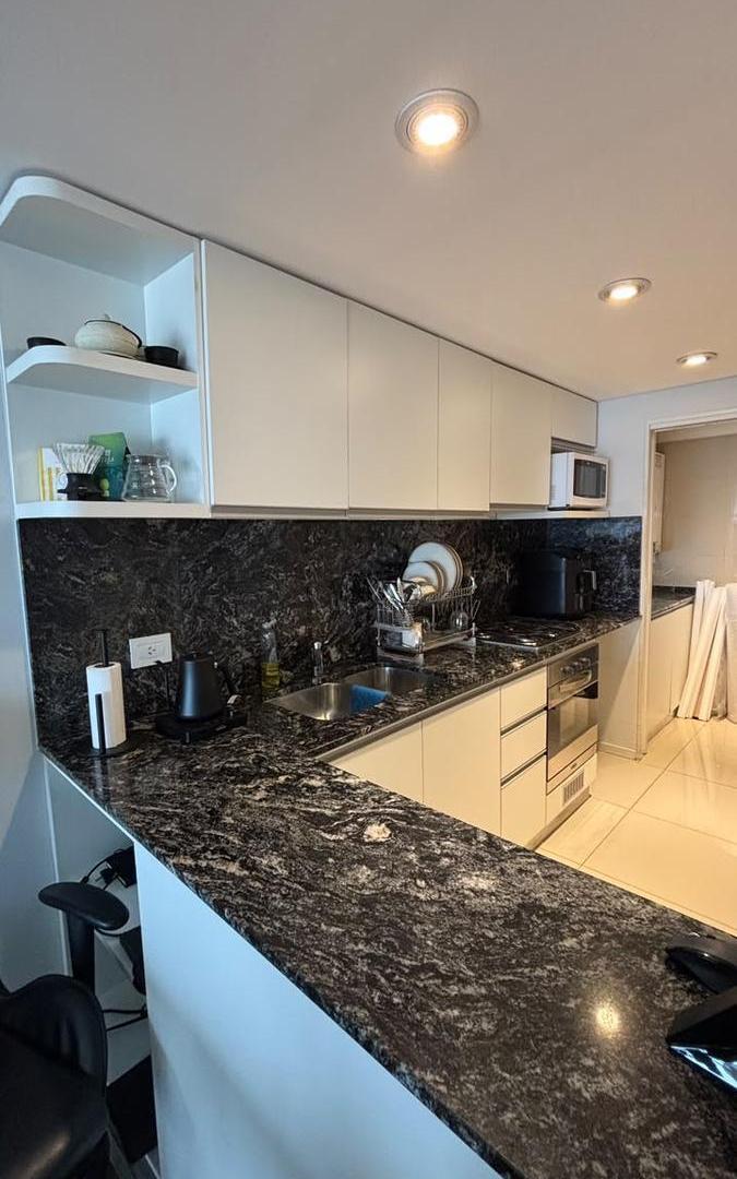 Foto de VENTA AMPLIO DPTO. 1 DORMITORIO. VISTA RÍO. COCHERA Y BAULERA. AMENITIES, imagen 5