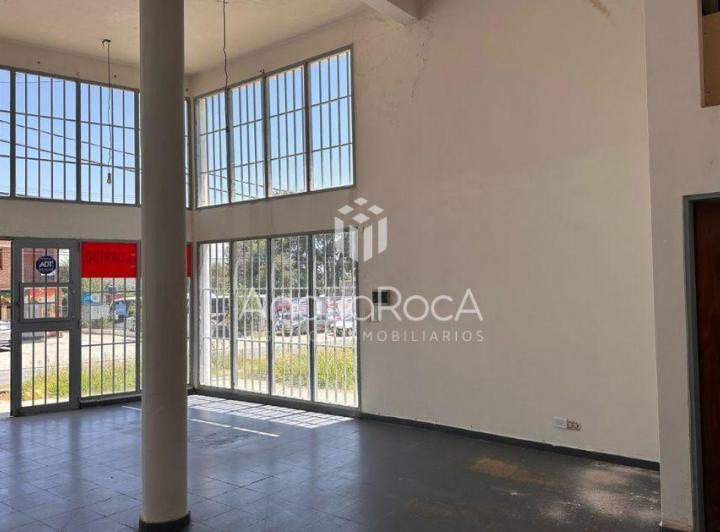 Local en Alquiler Sobre  Av Carcano 3