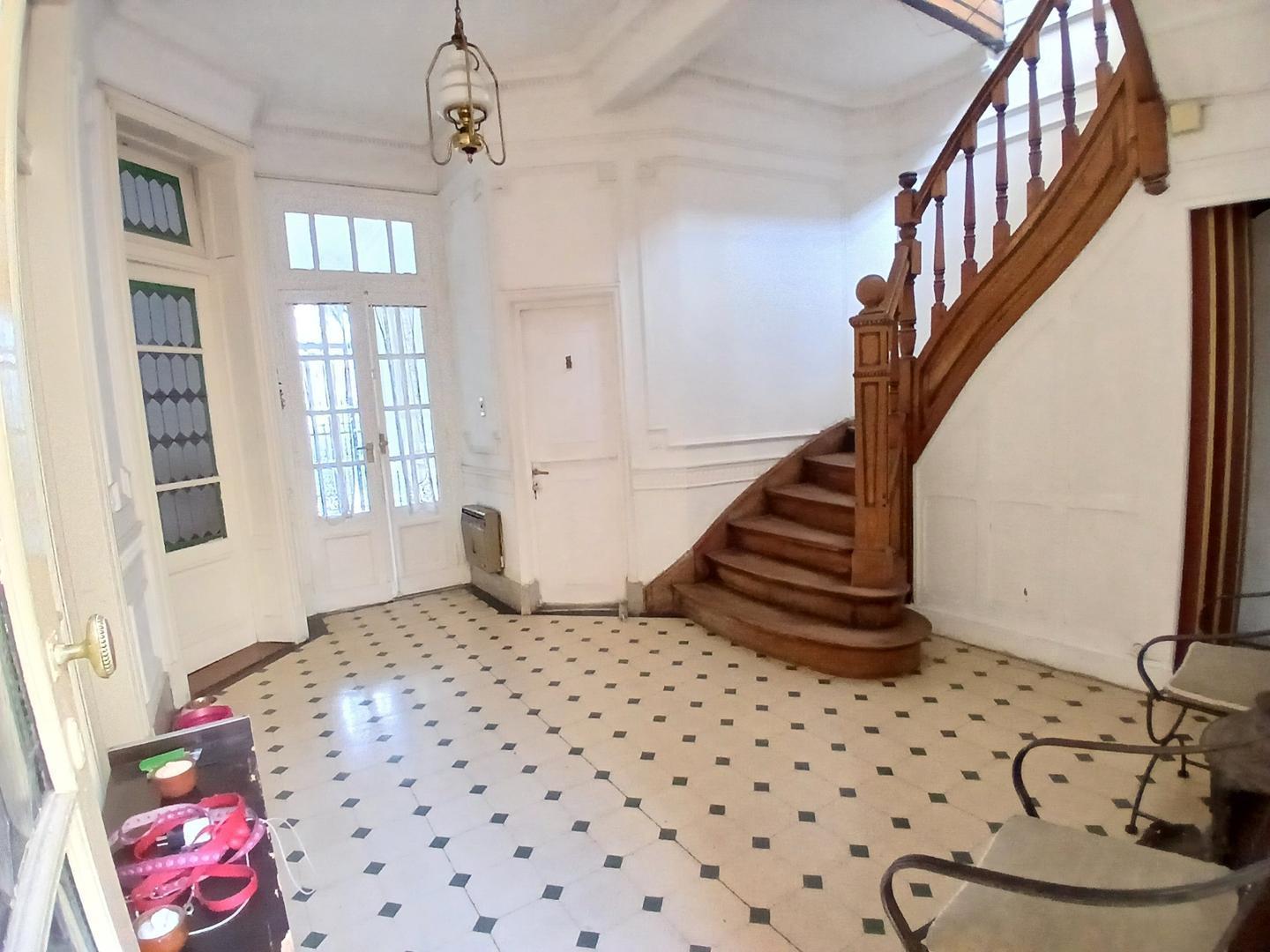 EXCELENTE CASA CON GARAGE-TERRAZA-DOBLE INGRESO