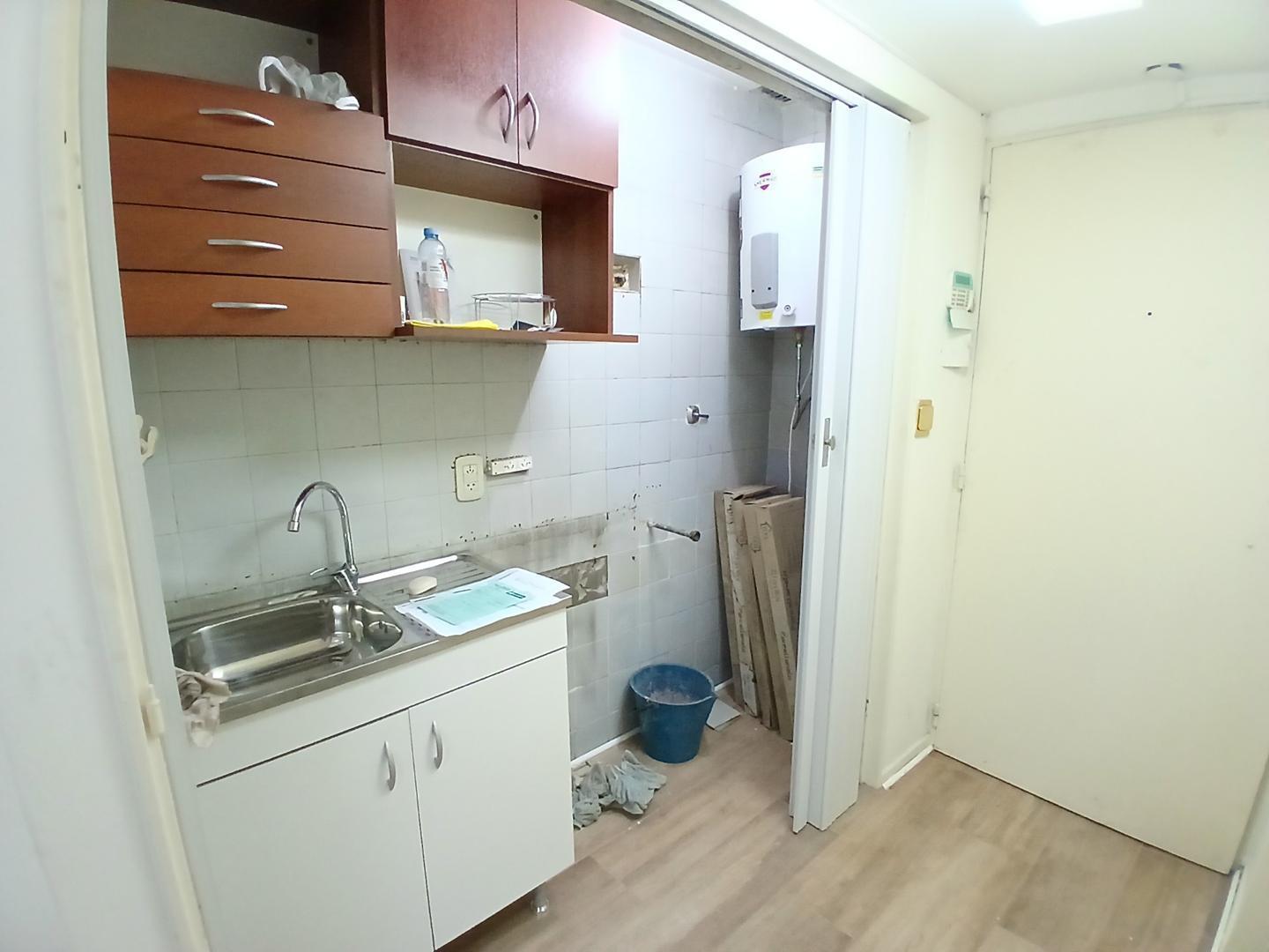 Foto de EXCELENTE-DIVIDIDO-PATIO-PISOS NUEVOS-APTO PROFESIONAL, imagen 4