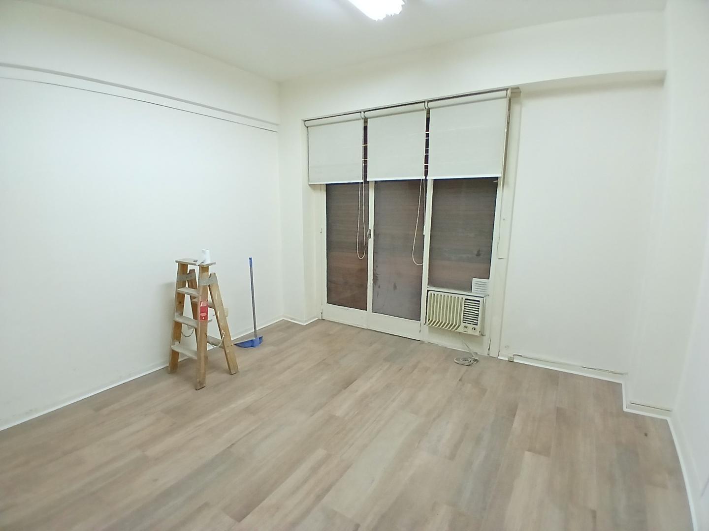 Foto de EXCELENTE-DIVIDIDO-PATIO-PISOS NUEVOS-APTO PROFESIONAL, imagen 1