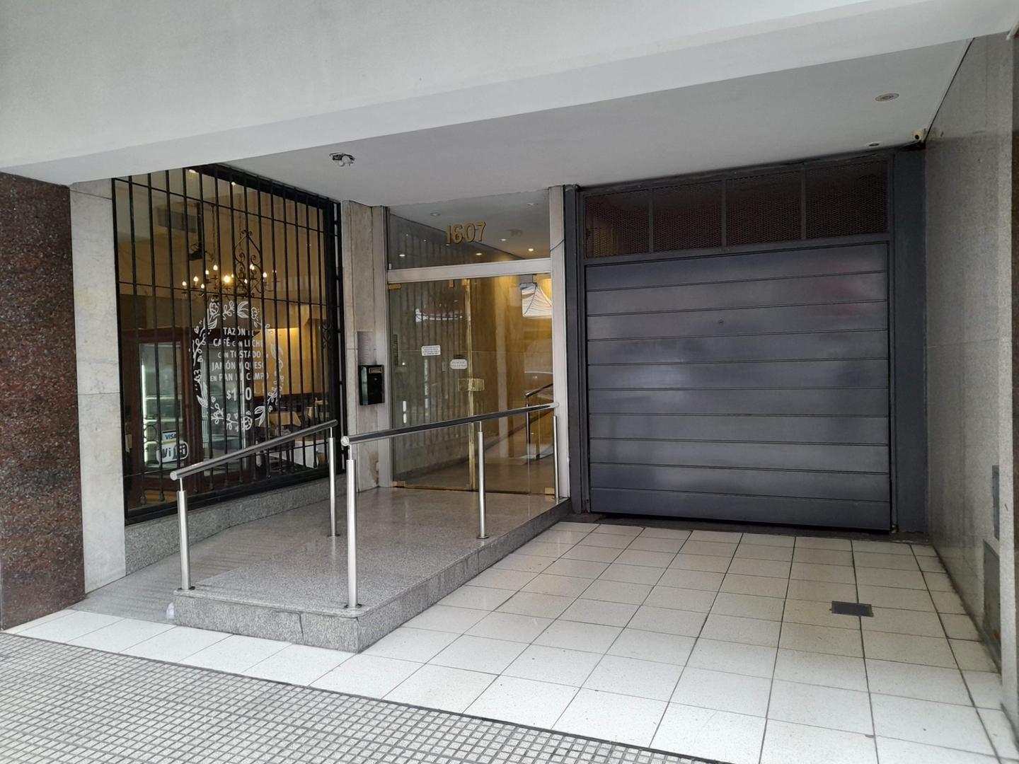 Foto de EXCELENTE-DIVIDIDO-PATIO-PISOS NUEVOS-APTO PROFESIONAL, imagen 3