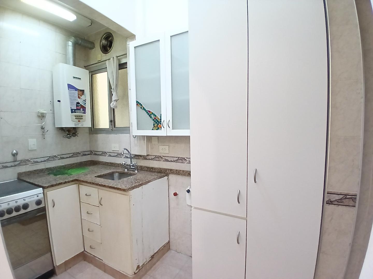 Foto de EXCELENTE DEPTO.EN EL 1° PISO POR ESCALERA-2 AMBIENTES-SUBTE, imagen 2