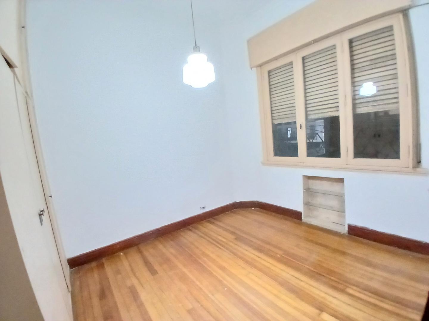 Foto de EXCELENTE DEPTO. DE ESTILO-PISOS Y ABERTURAS ORIGINALES, imagen 1