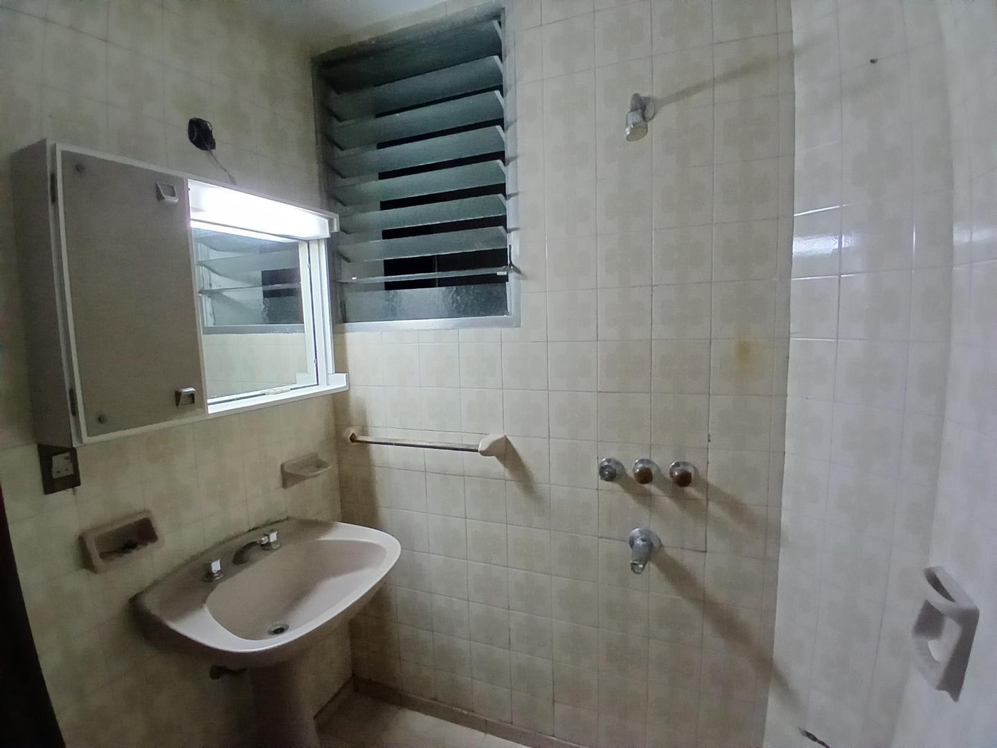 Foto de EXCELENTE DEPTO. DE ESTILO-PISOS Y ABERTURAS ORIGINALES, imagen 3