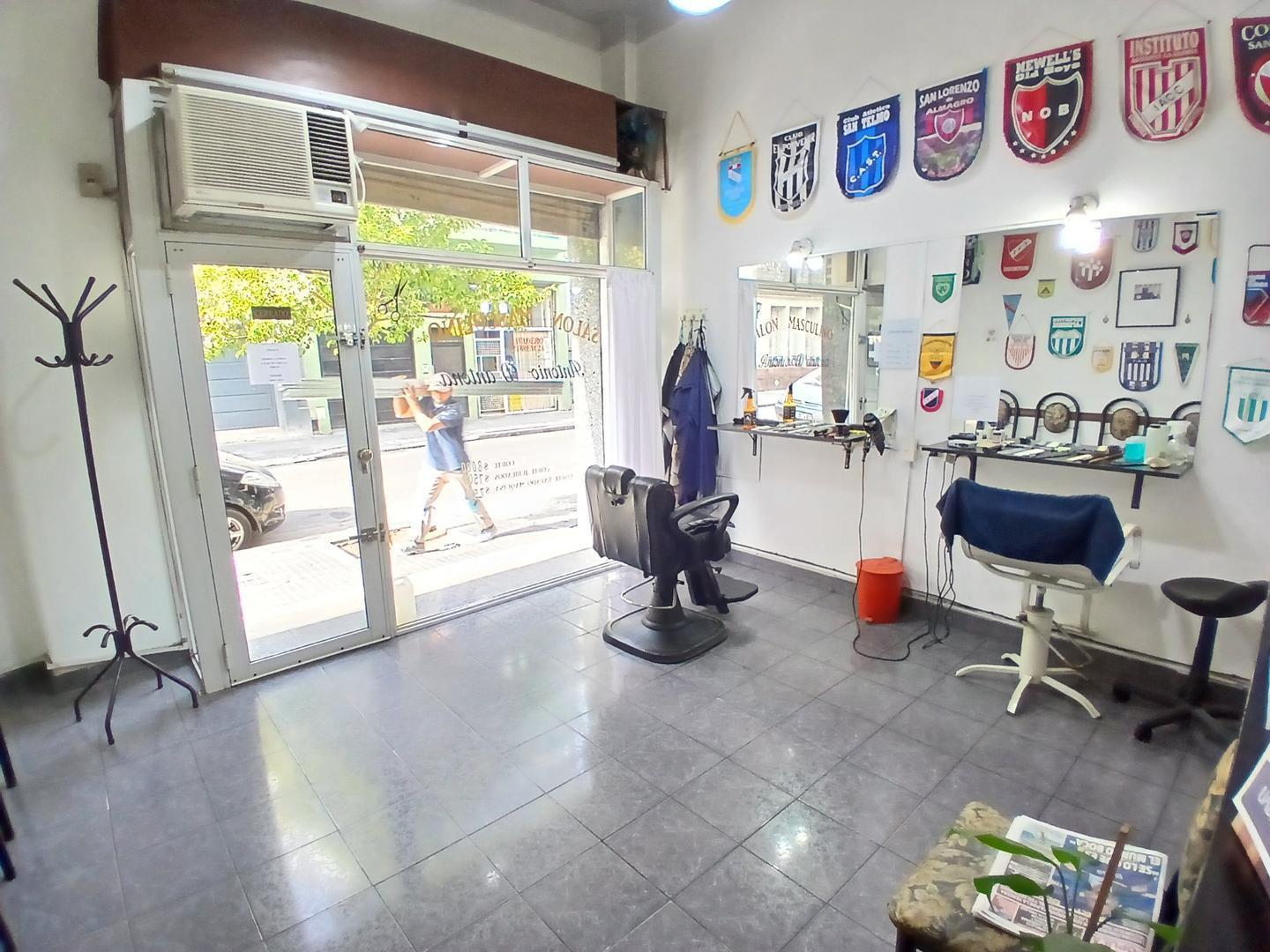 Foto de EXCELENTE LOCAL AL FRENTE CON DEPARTAMENTO AMPLIO-DOBLE INGR, imagen 2
