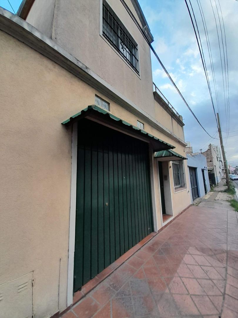 Foto de EXCELENTE CASA CON PATIO,TERRAZA,PARRILLA Y GARAGE., imagen 2