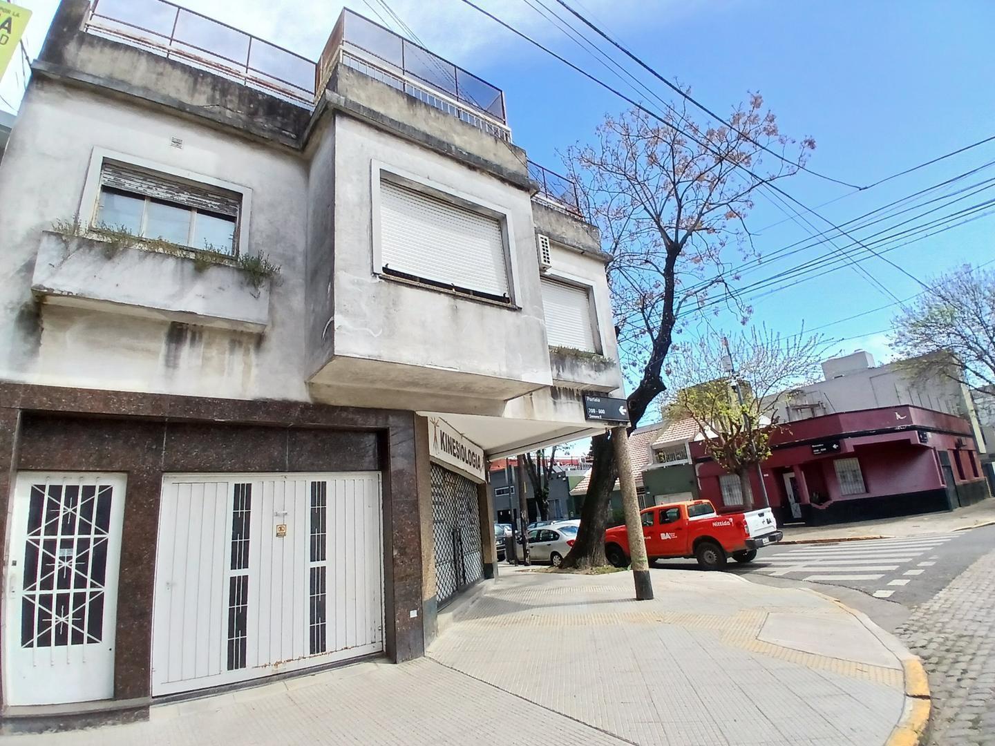 Foto de SIN EXPENSA-ENT.INDEP.-GARAGE CUB-TERRAZA-EN ESQUINA-SOL/LUZ, imagen 3