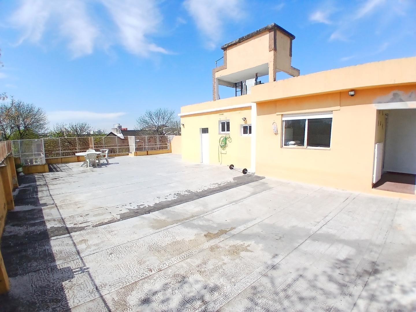 Foto de SIN EXPENSA-ENT.INDEP.-GARAGE CUB-TERRAZA-EN ESQUINA-SOL/LUZ, imagen 5