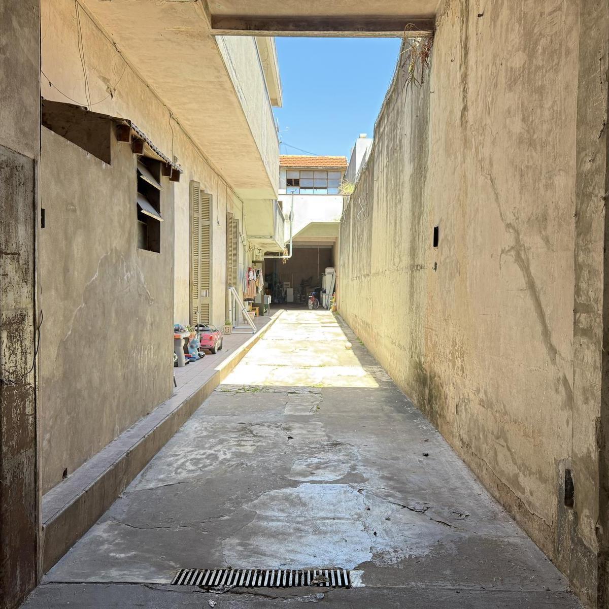 Lote de 8,66 X 44,63. Muy Buena Ubicación. 1300 m² Vendibles 2