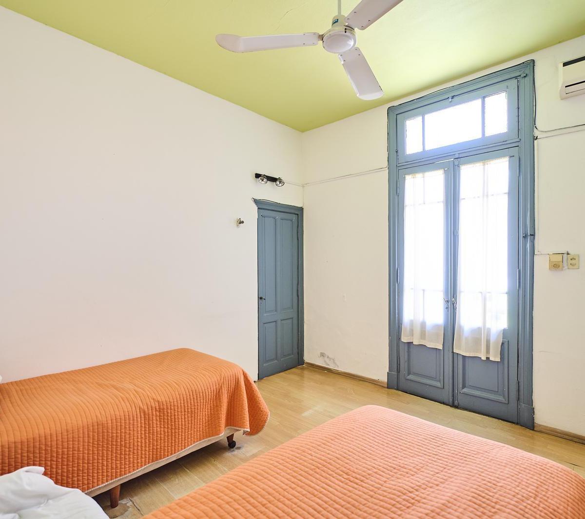 Foto de Excelente Casa 4 AMB. 308m2. Patio, Garage, Jardin con Pileta y Quincho., imagen 2