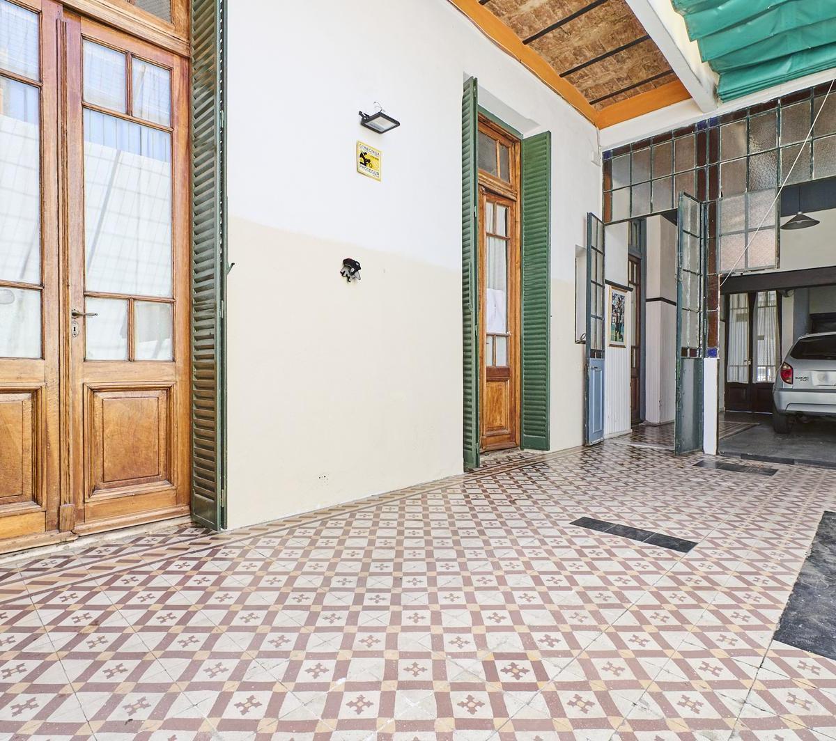 Foto de Excelente Casa 4 AMB. 308m2. Patio, Garage, Jardin con Pileta y Quincho., imagen 3