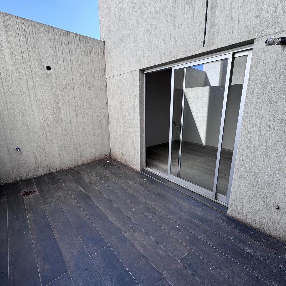 Departamento 2 Amb. 68 m². a Estrenar. Al Frente. C/patio y Balcón. 5