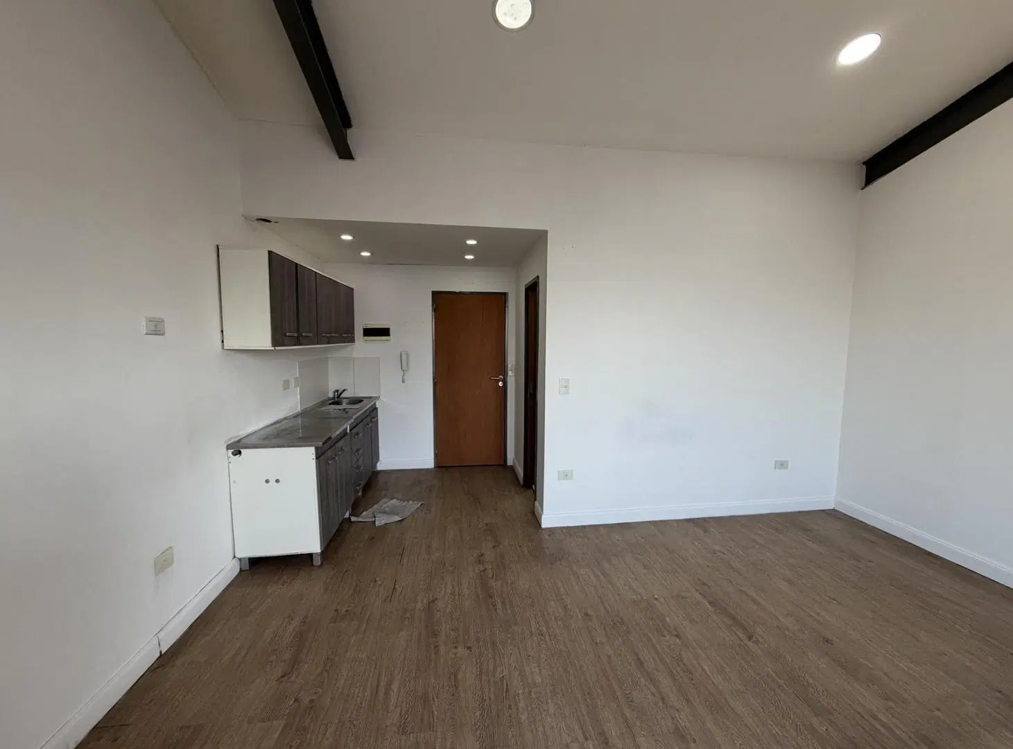 Departamento Monoambiente. 27m2. Luminoso. Bajas expensas. 4
