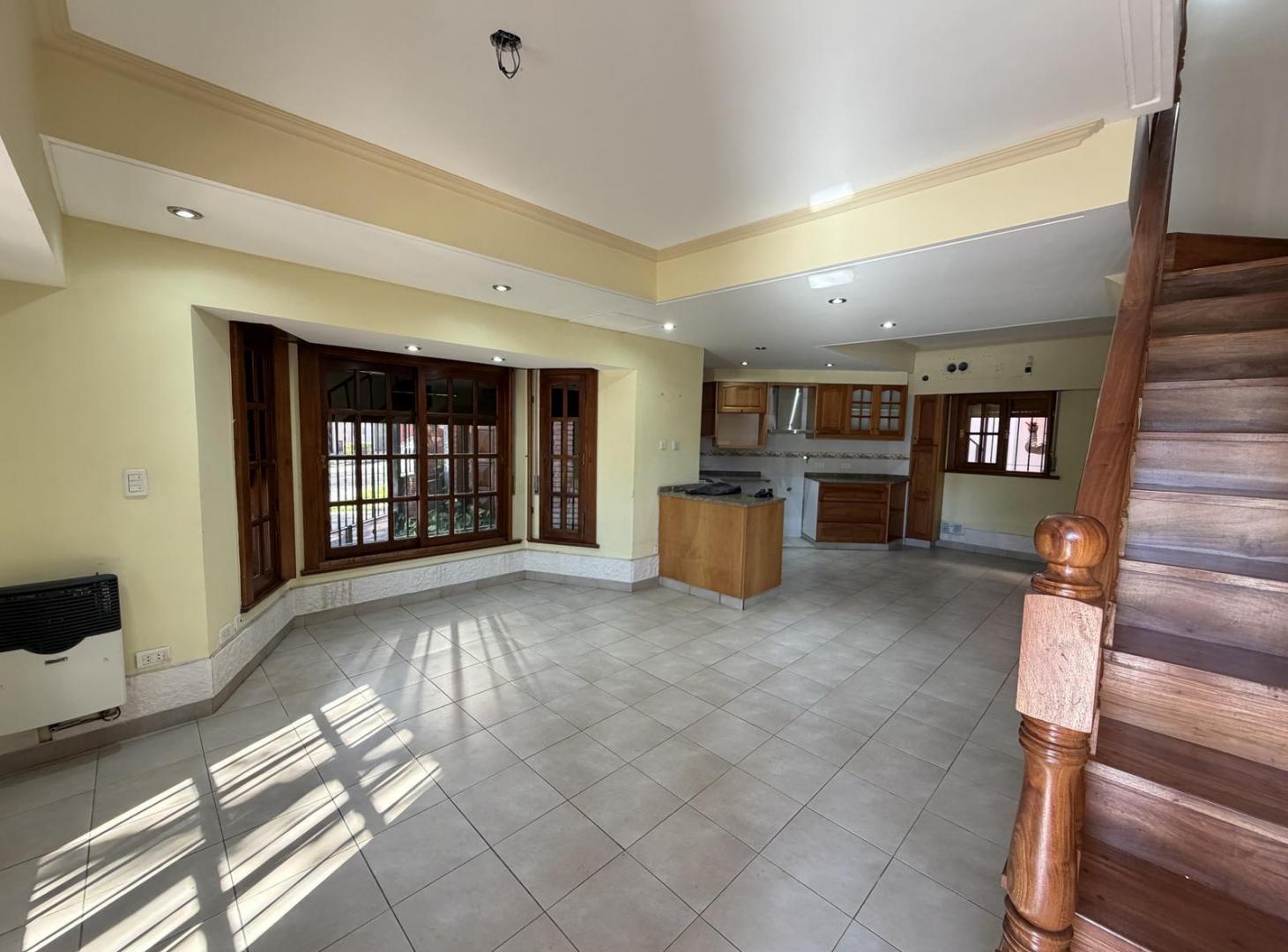 Foto de PH 5 AMB. Tipo Triplex. Garage. Patio + Terraza C/Parrilla. Excelente, imagen 3