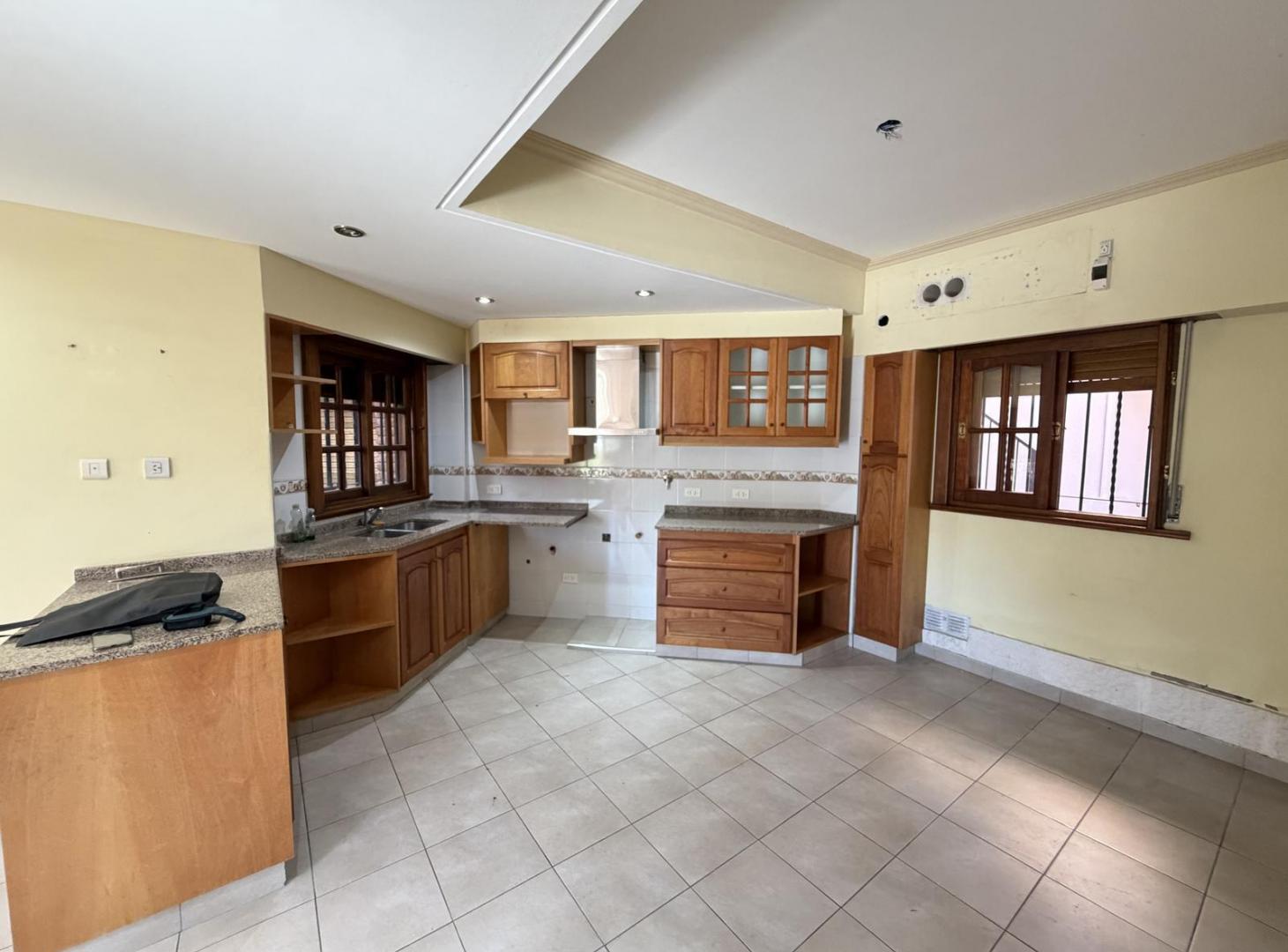 Foto de PH 5 AMB. Tipo Triplex. Garage. Patio + Terraza C/Parrilla. Excelente, imagen 1